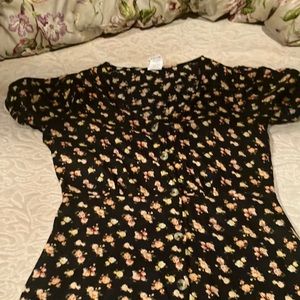 Cute brand new dress no tags. Shirt sleeves. Mini dress. Flower pattern.